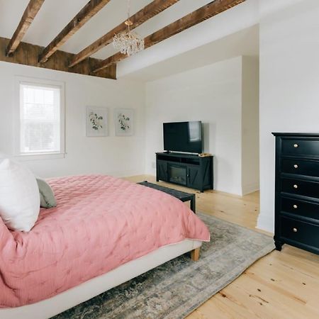Newly Renovated Vintage Inspired Large 4 Bedroom Home Mount Joy Ngoại thất bức ảnh